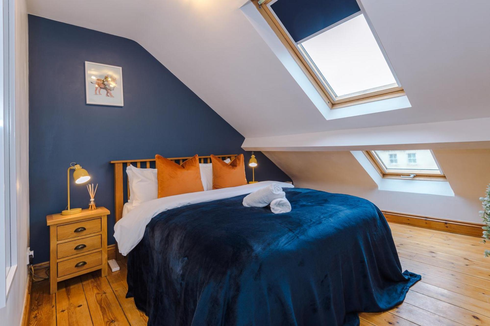 Incredible - Five Bedroom - 7 Actual Beds - 6 Bathroom House By Purestay - Central Bath With Parking Екстериор снимка