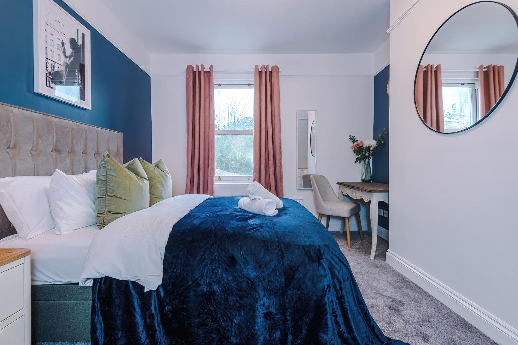 Incredible - Five Bedroom - 7 Actual Beds - 6 Bathroom House By Purestay - Central Bath With Parking Екстериор снимка