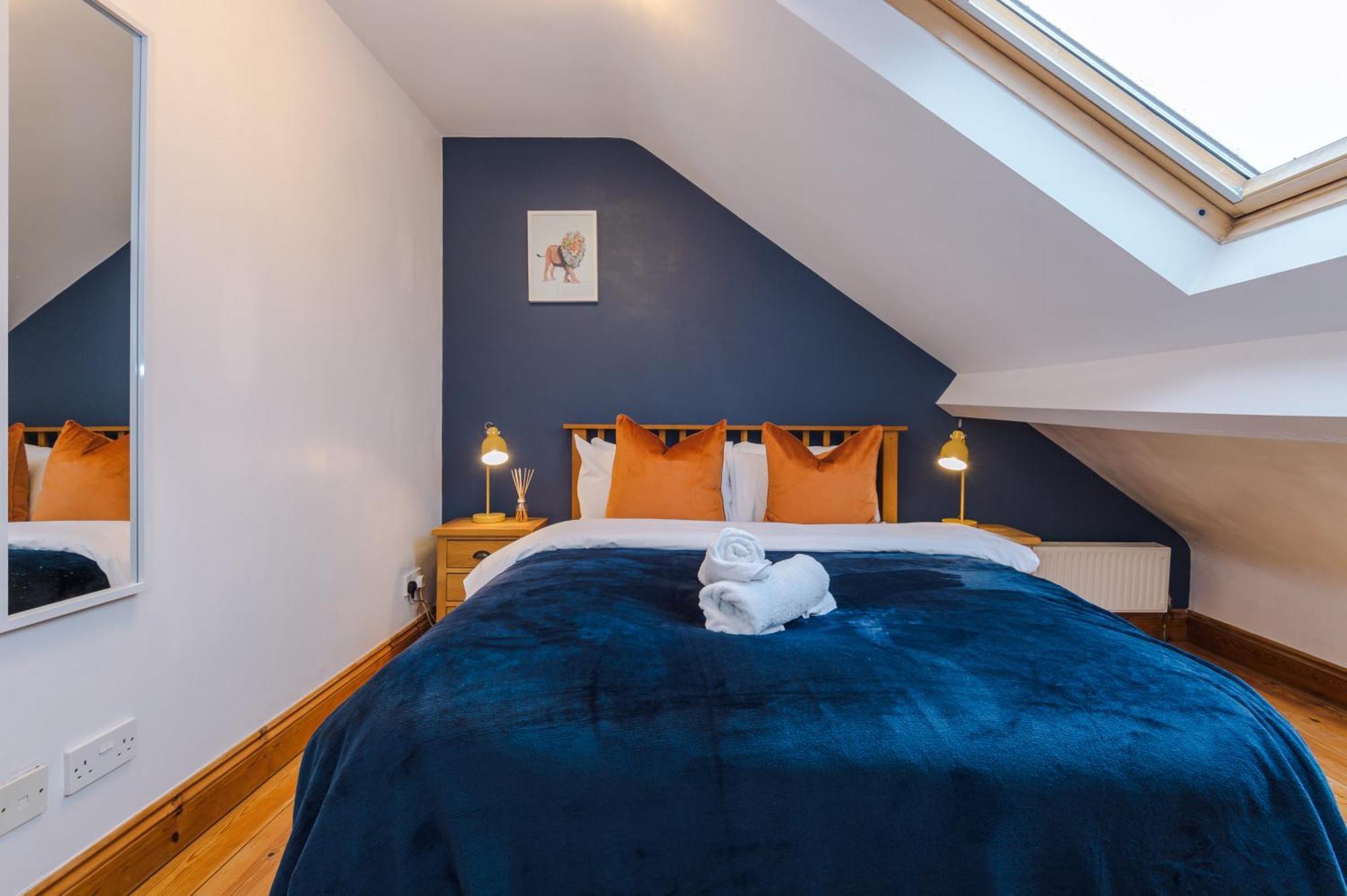 Incredible - Five Bedroom - 7 Actual Beds - 6 Bathroom House By Purestay - Central Bath With Parking Екстериор снимка