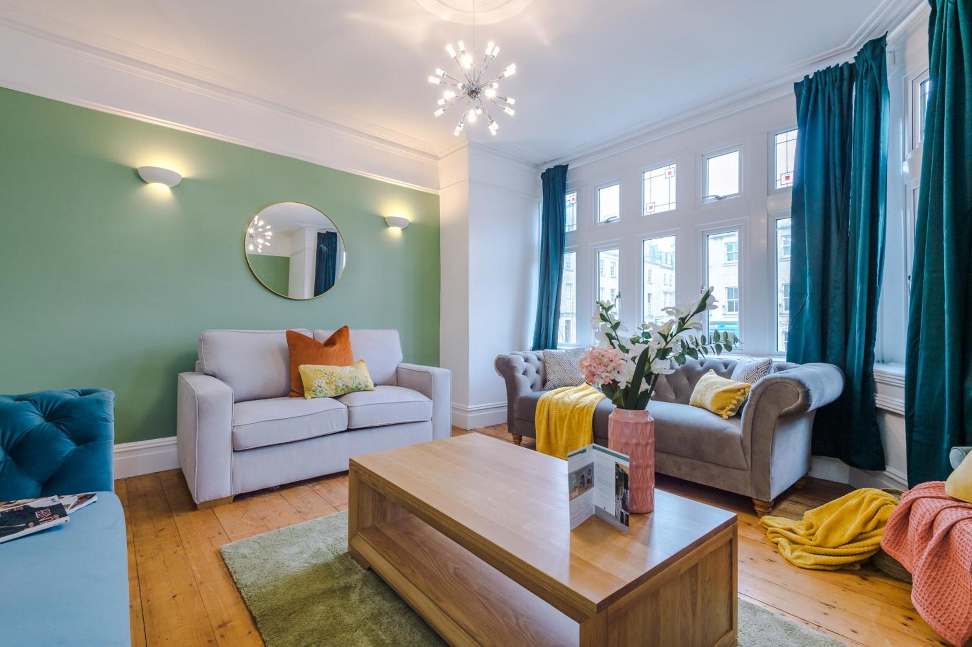 Incredible - Five Bedroom - 7 Actual Beds - 6 Bathroom House By Purestay - Central Bath With Parking Екстериор снимка