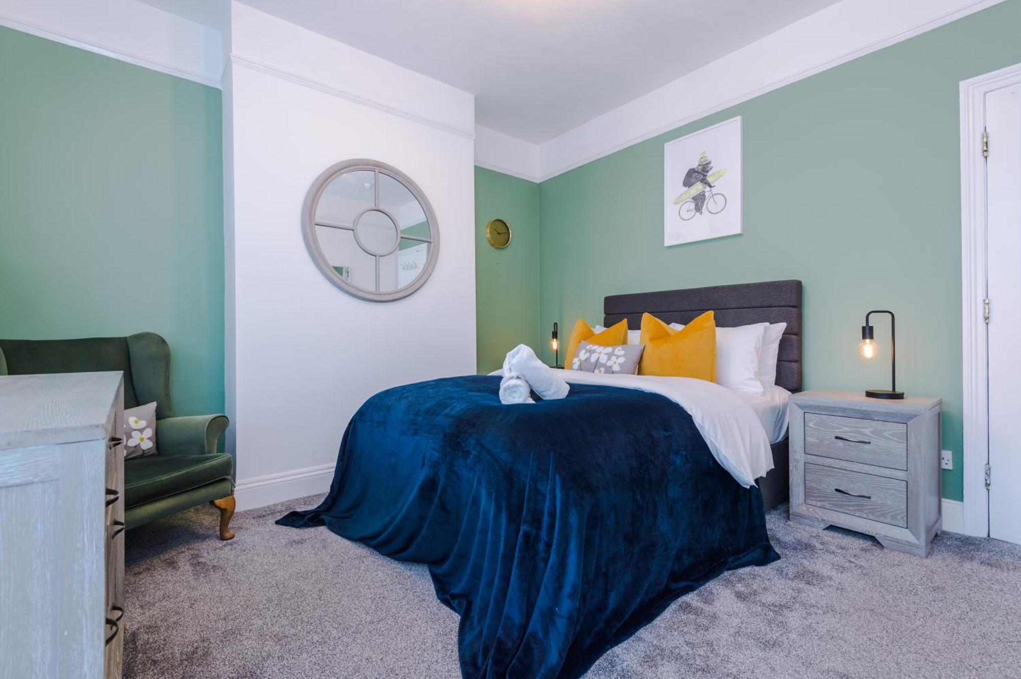 Incredible - Five Bedroom - 7 Actual Beds - 6 Bathroom House By Purestay - Central Bath With Parking Екстериор снимка