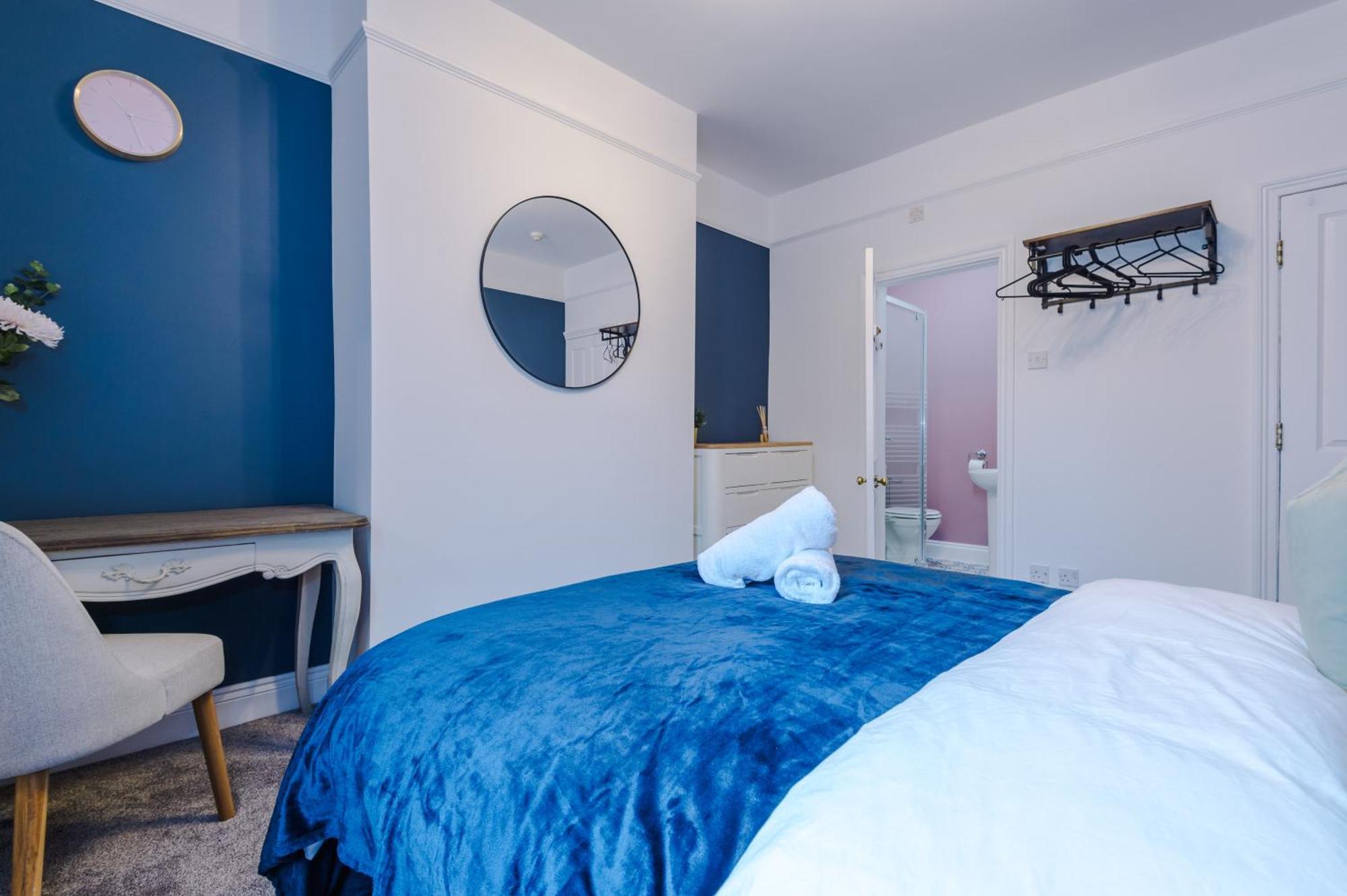 Incredible - Five Bedroom - 7 Actual Beds - 6 Bathroom House By Purestay - Central Bath With Parking Екстериор снимка