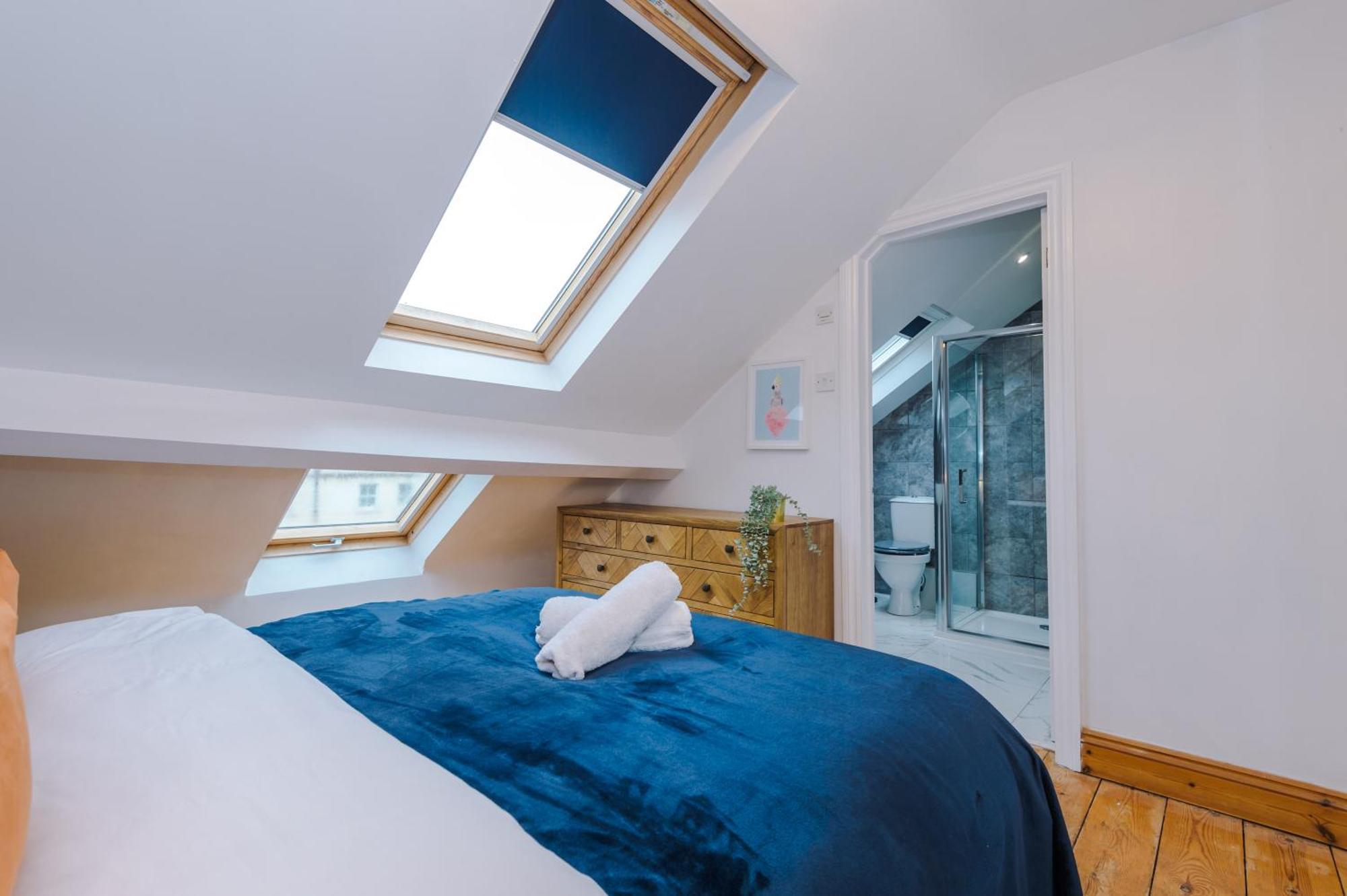 Incredible - Five Bedroom - 7 Actual Beds - 6 Bathroom House By Purestay - Central Bath With Parking Екстериор снимка