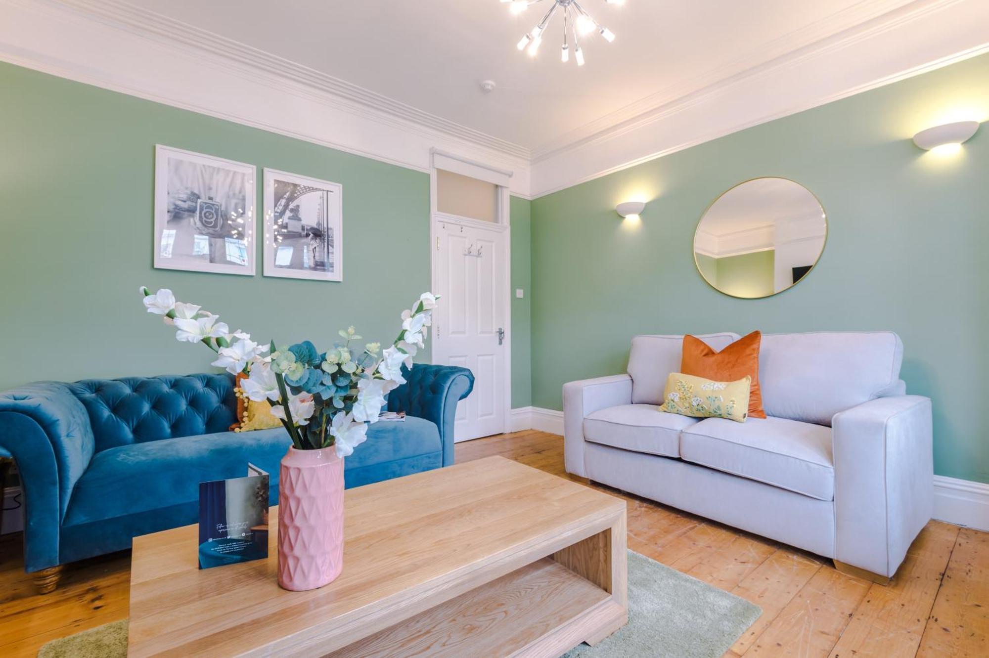 Incredible - Five Bedroom - 7 Actual Beds - 6 Bathroom House By Purestay - Central Bath With Parking Екстериор снимка