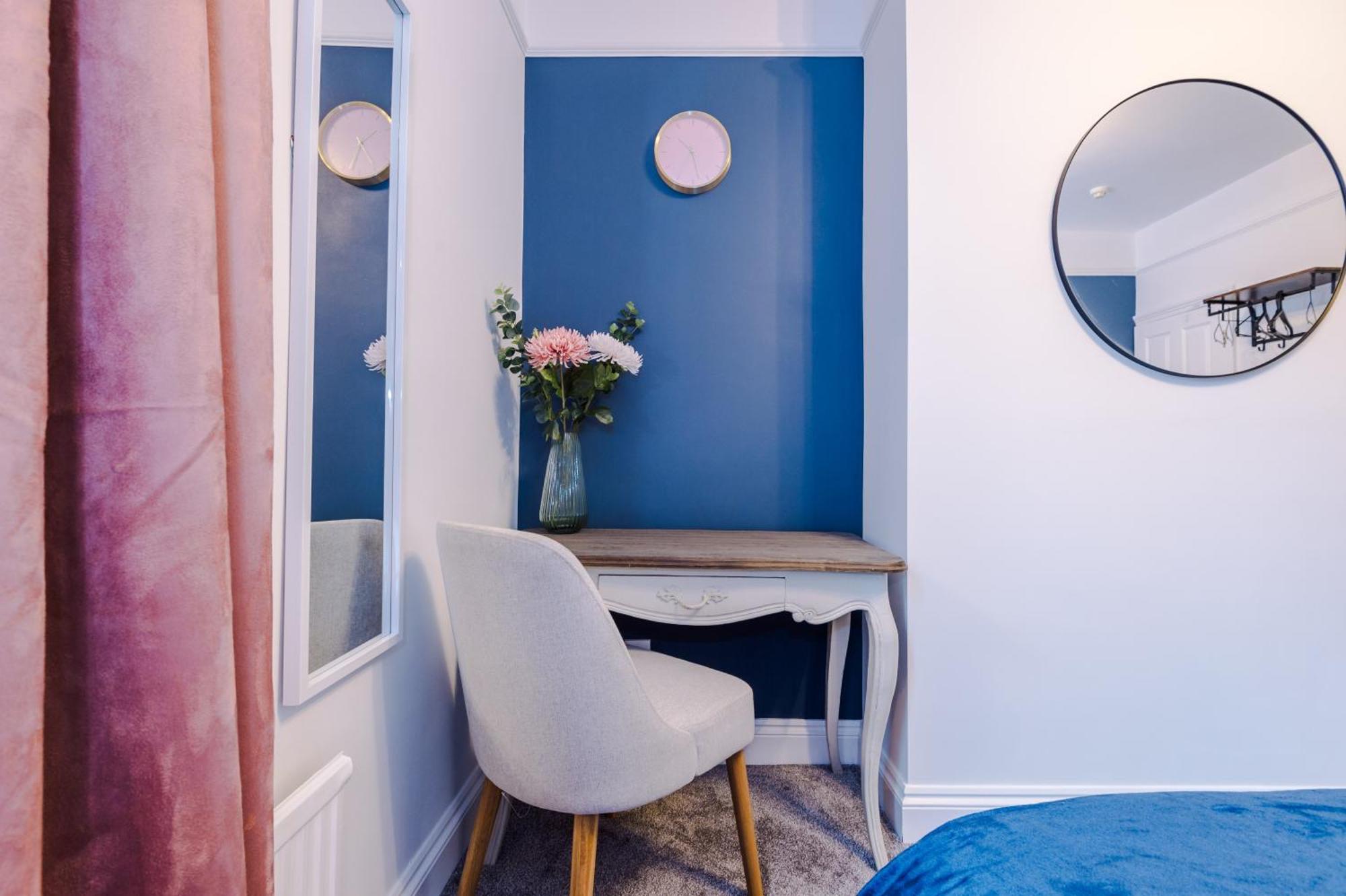 Incredible - Five Bedroom - 7 Actual Beds - 6 Bathroom House By Purestay - Central Bath With Parking Екстериор снимка